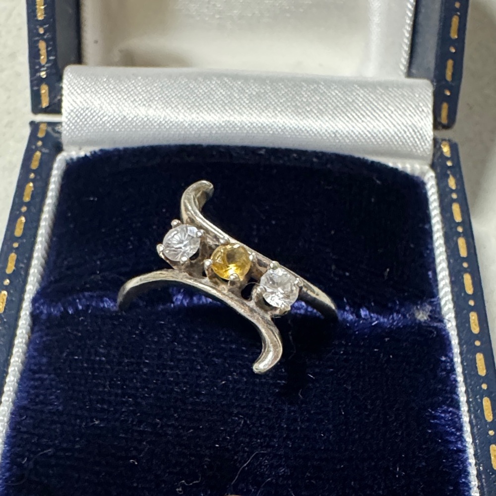 Vintage Sterling Silver Ring with 3 stones